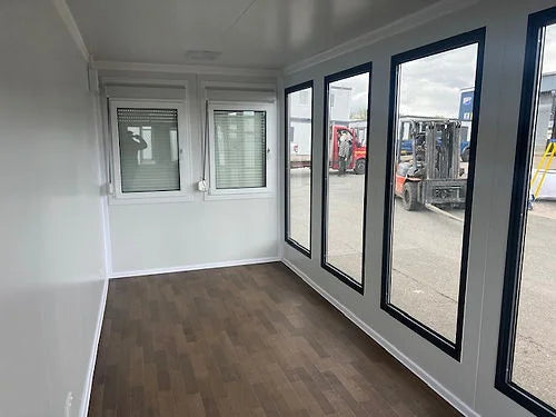 Oficina Portátil con Ventanas Panorámicas