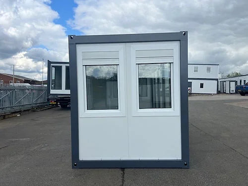 Oficina Portátil con Ventanas Panorámicas