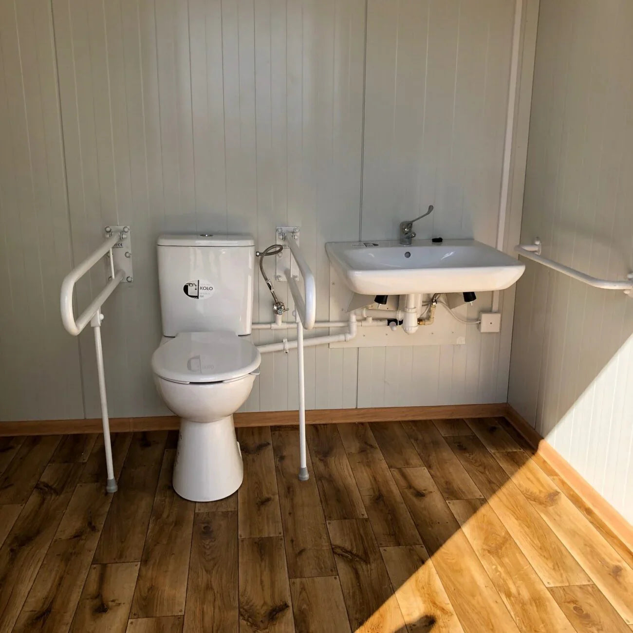 Contenedor sanitario de panel sándwich 6,00 × 3,00 m