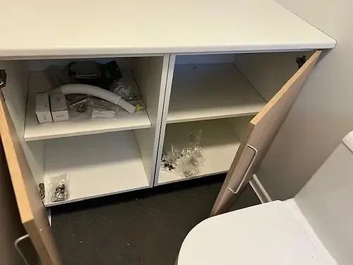 Contenedor de oficina con baño y almacenamiento