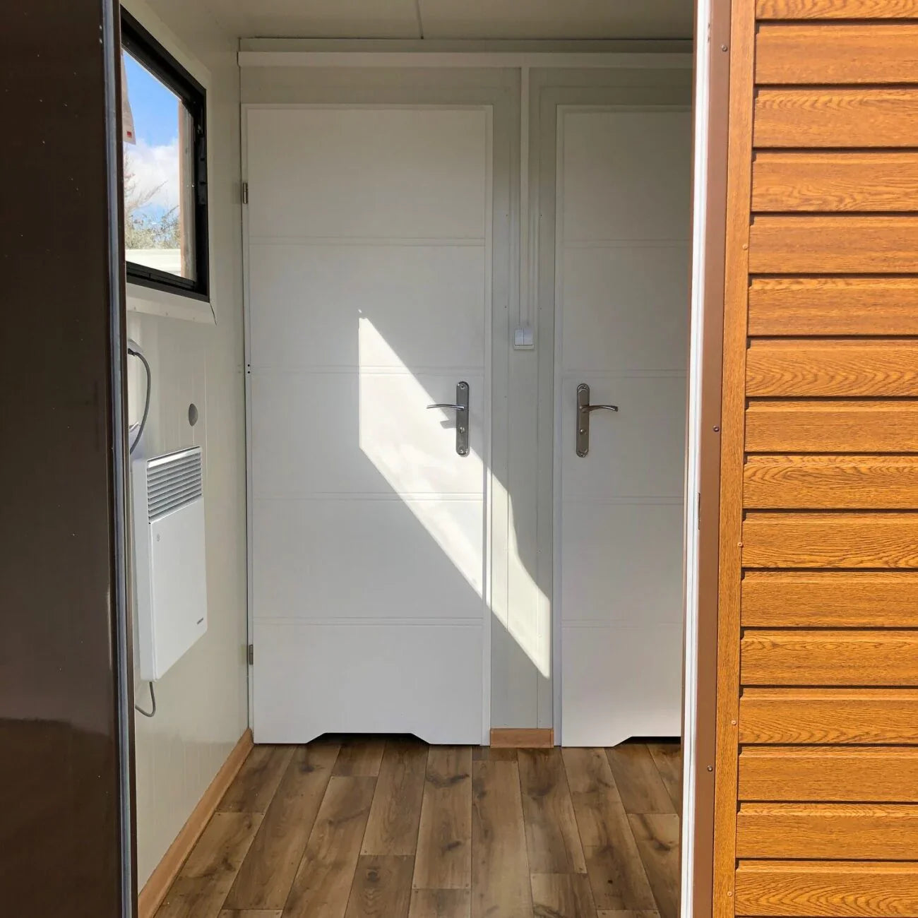 Contenedor sanitario de panel sándwich 6,00 × 3,00 m